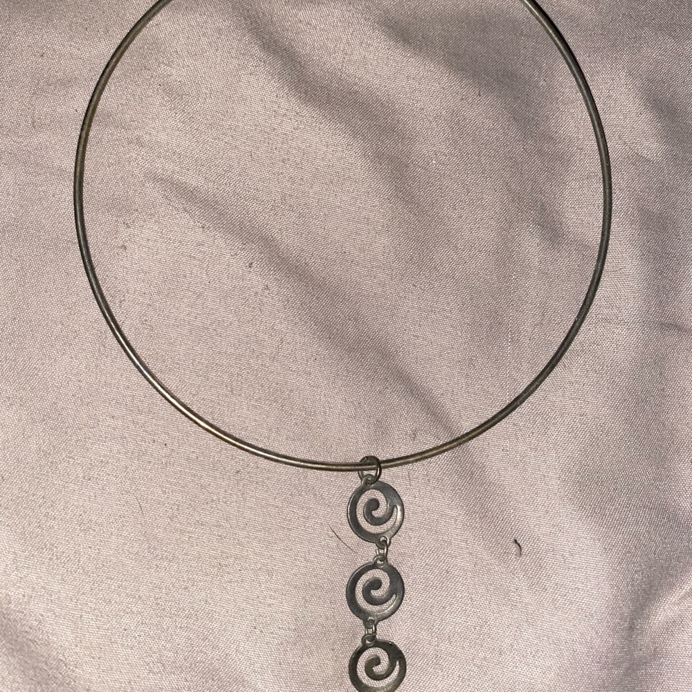 Circular solid necklace